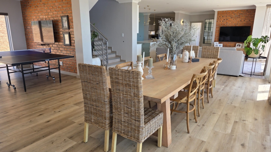 4 Bedroom Property for Sale in Hartenbos Heuwels Western Cape